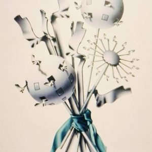 Die Computergrafik "Gemischter Typenstrauss" der Künstlerin und Grafikerin Angela Garry aus ihrem Künstlerkatalog "Typisch Angela Garry" zeigt verschiedene metallisch-silbernen Typen einer Schreibmaschine gebunden zu einem Strauss und von einer grünen Schleife zusammengehalten.