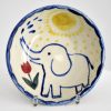 Bemalte Keramikschale von Christiane Latendorf. Die Dresdener Künstlerin gab der Arbeit den Titel "Elefant". Die Schale ist signiert und glasiert worden.