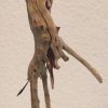 Der Künstler Christoph Winkler schuf die Holzplastik und 2018 und gab ihr den Titel "Schlau mit blauer Kugel".